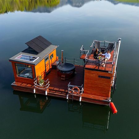 Hotel Aquachill Houseboat & Wellness Liptovský Trnovec Exterior foto