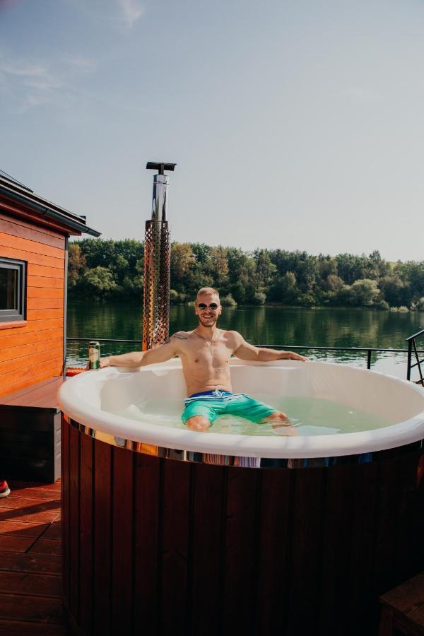 Hotel Aquachill Houseboat & Wellness Liptovský Trnovec Exterior foto