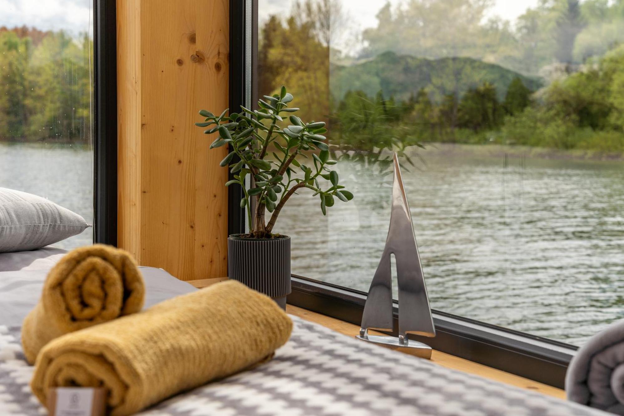Hotel Aquachill Houseboat & Wellness Liptovský Trnovec Exterior foto